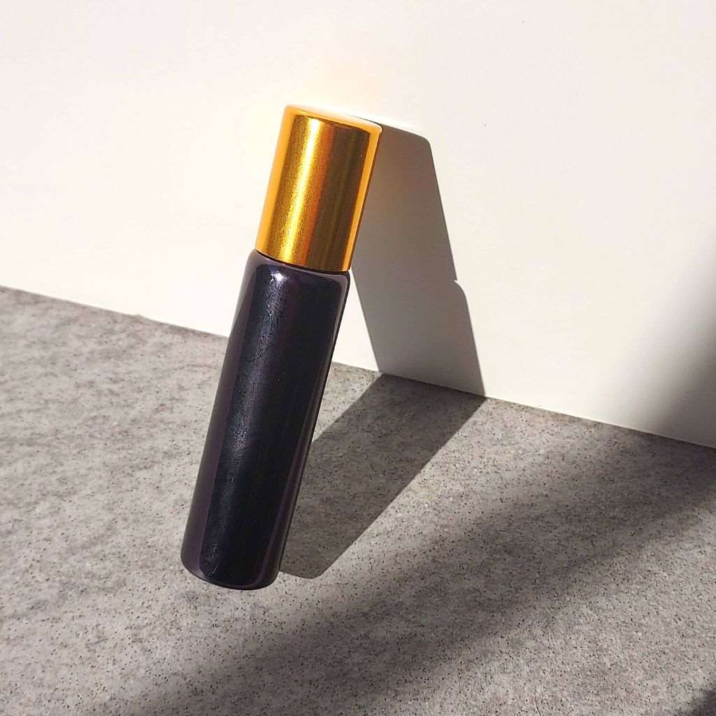 R5: Roller Ball - Glossy Black Glass with Gold Cap - 10ml - Ataliene Skincare Private Label