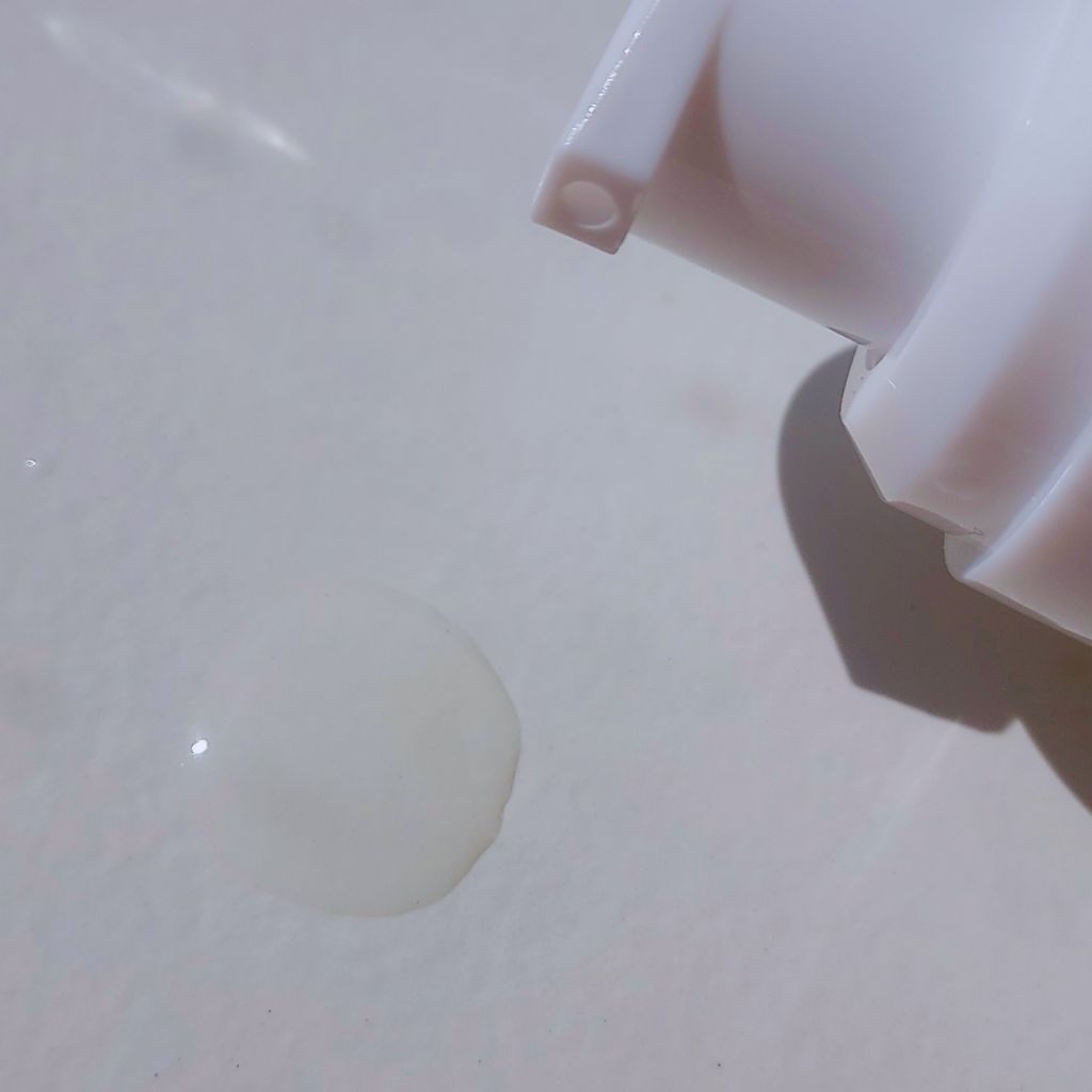 Oil Serum texture of Tetrahexyldecyl Ascorbate Vitamin C Oil Serum - Ataliene Private Label for Aestheticians