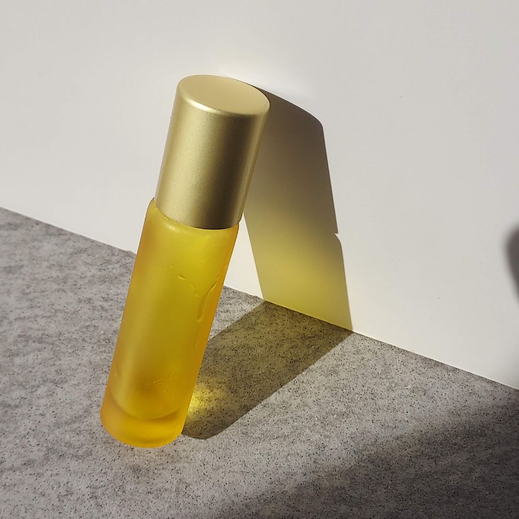 R6: Roller Ball - Yellow Glass with Yellow Cap - 10ml - Ataliene Skincare Private Label